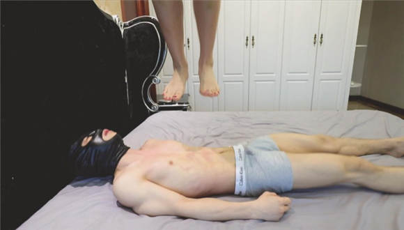 〖H.P.L栖心之栈〗—尔岚脚尖踩肚子