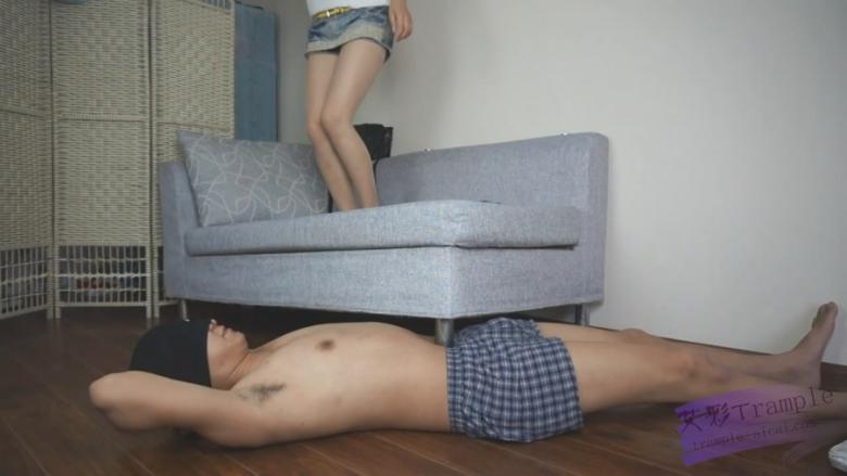 『依玲公主』-残虐肚子，踩虐肠子，内脏