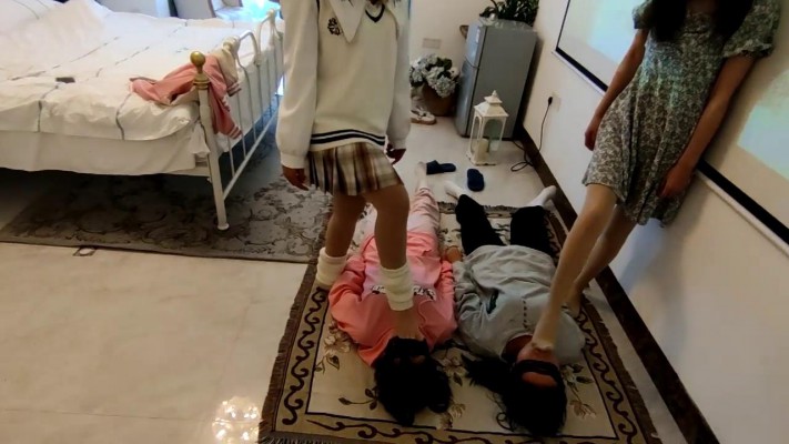 【00后蕬小乃】双人无情践踏双女M YC-211026