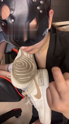 【橘子没熟】强迫闺蜜吃自己的白袜 bf18898