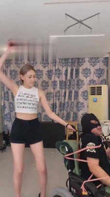 【麋鹿银儿】虐到贱狗坐轮椅 bf15597