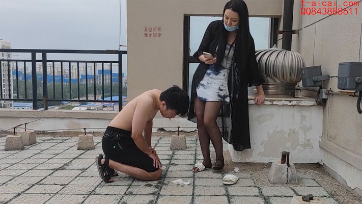 国民女皇脚插吐血户外羞辱脚奴