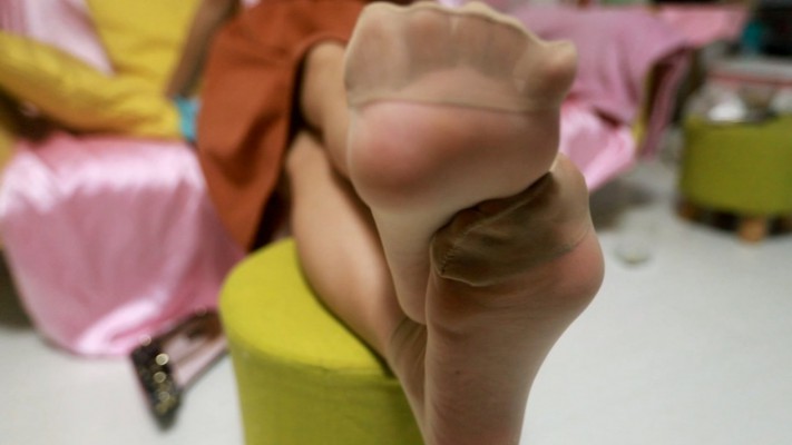 【芊芊】暴汗臭短肉丝pov语言羞辱脚奴