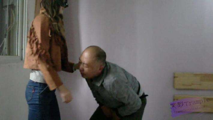 跆拳道美女人肉沙包