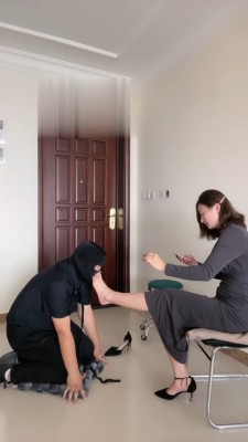 【言一】高跟踩踏鞭打羞辱贱狗 bf18166