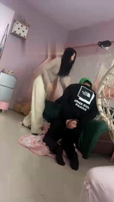 【田甜圈】体校女神暴力踢打踹绿毛狗 bf21720