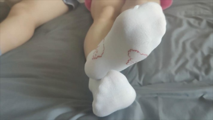 【00后小彤】和闺蜜在床上互挠脚心最后强制让她当狗 YC-220715-5