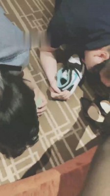 【00后南茜】黑丝踩踏食物喂食恋足双奴 bf12177