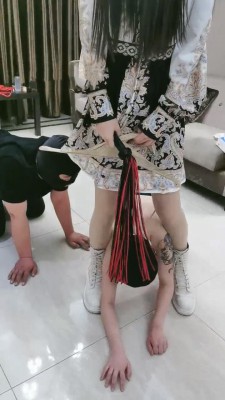 【猫神大人】调教隔壁老王的老婆 bf12100