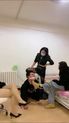 【明明】三女王调教带锁奴 bf23009