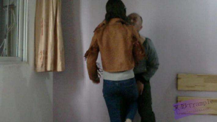 跆拳道美女人肉沙包