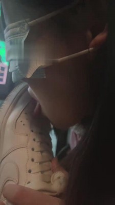 【安若】网吧女奴舔脏鞋臭袜 bf15664