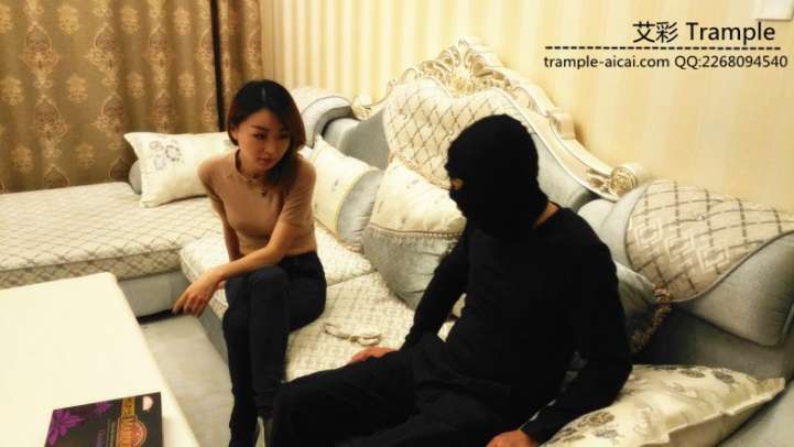 偷闻姐姐袜子的下场