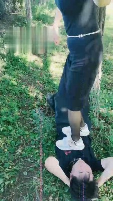 【梦蝶女王】户外抓住偷拍狂虐待 bf17570