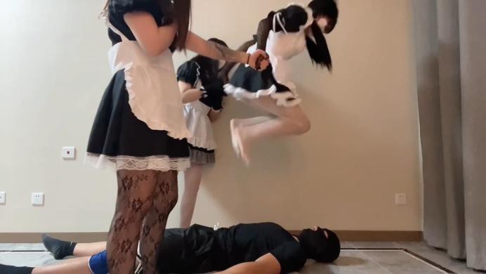 【珂玥】三女仆小姐姐调戏玩弄女仆小姐姐丝袜美脚跳踩踢打闻脚群虐臭狗奴YC-220719-4