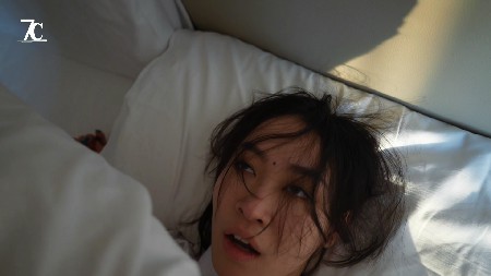 7C 闷死纹身丝袜女