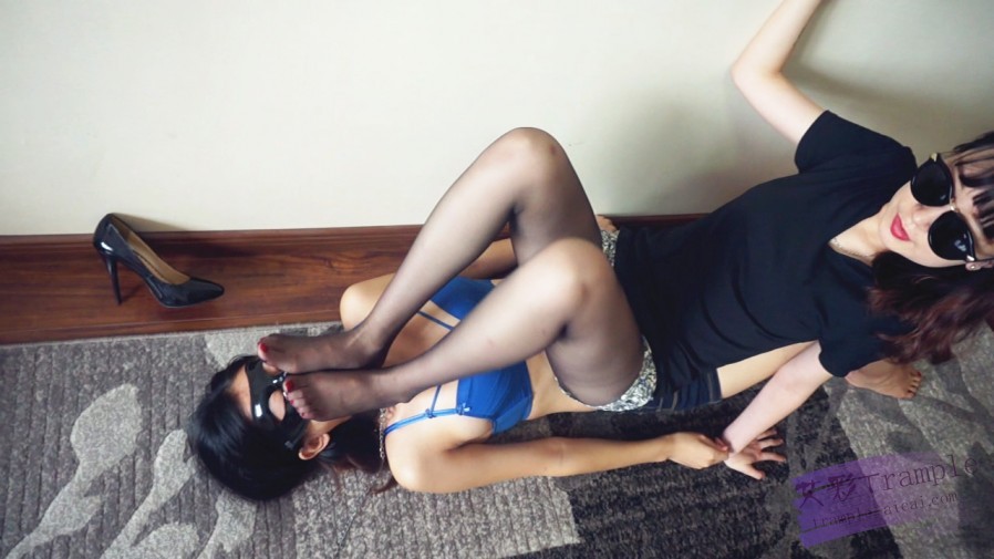 『小妮女女』性感严厉调教玩弄母狗-经典