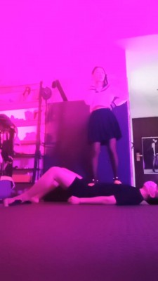 【美妙S】学生妹全体重踩踏 bf17425