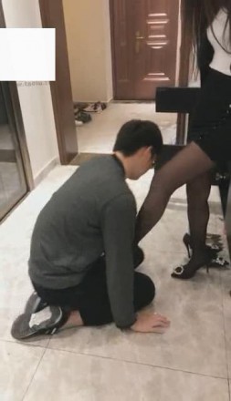 vivi,香甜可口羞辱偷邻居