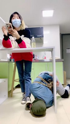 【美离子】五花大绑强制圣水加官窒息 bf23281