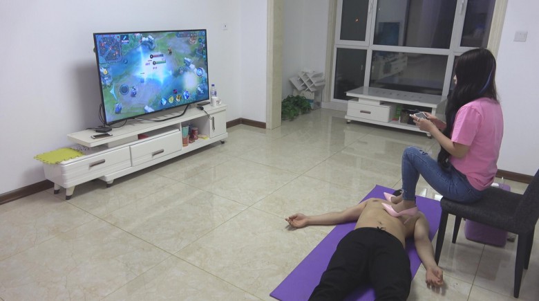 人体肉垫高跟虐乳