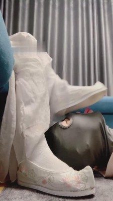 【狗哥】18岁素人汉服白袜tj bf15695_HD绳艺资源