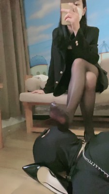 【甜依】ol黑丝高跟虐打老板 bf22537