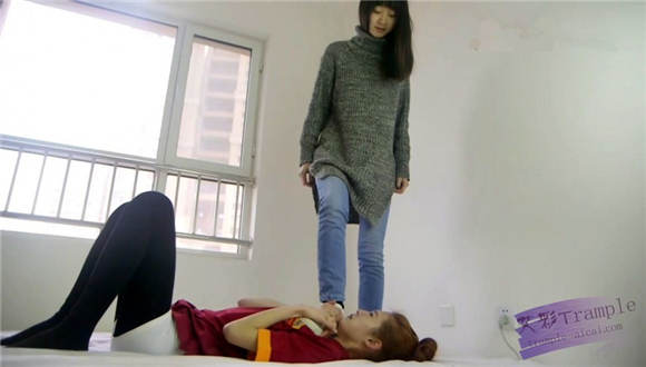 至尊LULU女女侮辱 校花儿大战之不打你，你骨头痒 G-NV-178