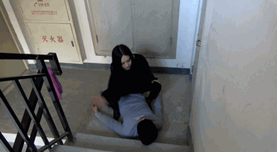 楼道狂扇两贱m耳光_HD绳艺资源