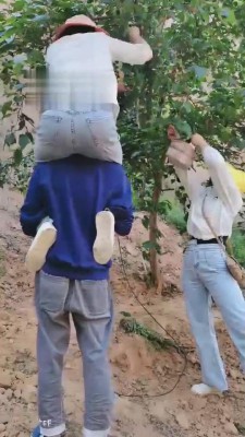 【君舞女王】野外让狗奴伺候【上】 bf12015