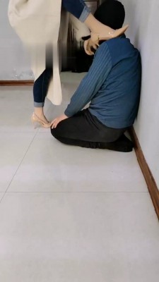 【辣姐】御姐脏高跟鞋蹂躏 bf21906