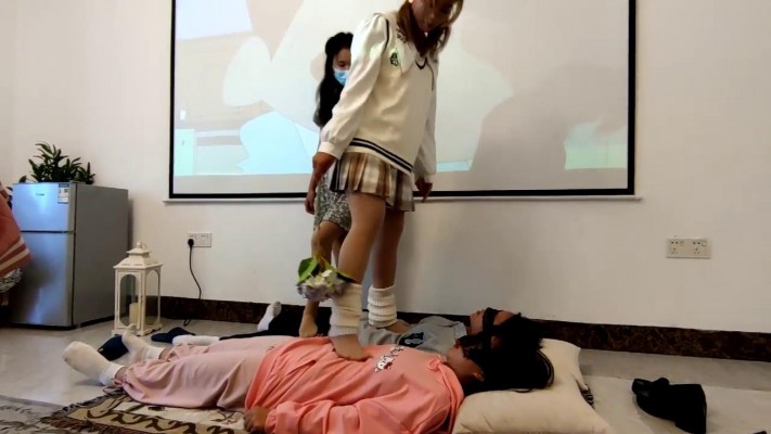 【00后蕬小乃】双人无情践踏双女M YC-211026