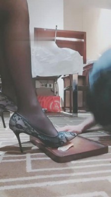 【00后南茜】黑丝踩踏食物喂食恋足双奴 bf12177