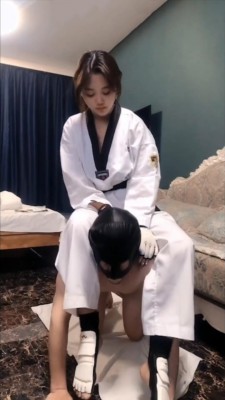 【LAPAPA】初柒跆拳女杀手逛街被调戏 抓回流氓暴虐绞杀剧情踢踩绞杀处刑 YC-220721-7_HD绳艺资源