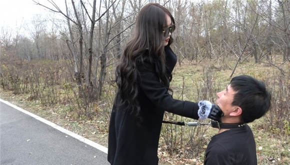 【冷柔】公园暴踢老贱狗，暴力耳光