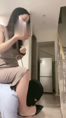 【晚晚】姐妹花下班把老板当狗 bf18847