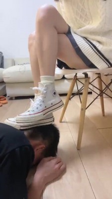 【奶味茶茶】学生S帆布鞋白袜辱奶狗 bf19708