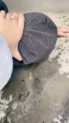 【辣妈S】户外让狗舔脏鞋底/圣水 bf19841