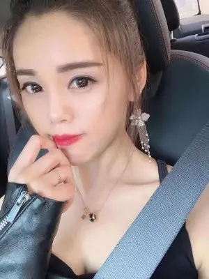 【足之痕】鞋跟都踩断了！女神两双黑丝高跟重度虐踩！