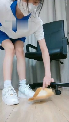 【暴力美学】学生服空姐一号踩面包 bf18122