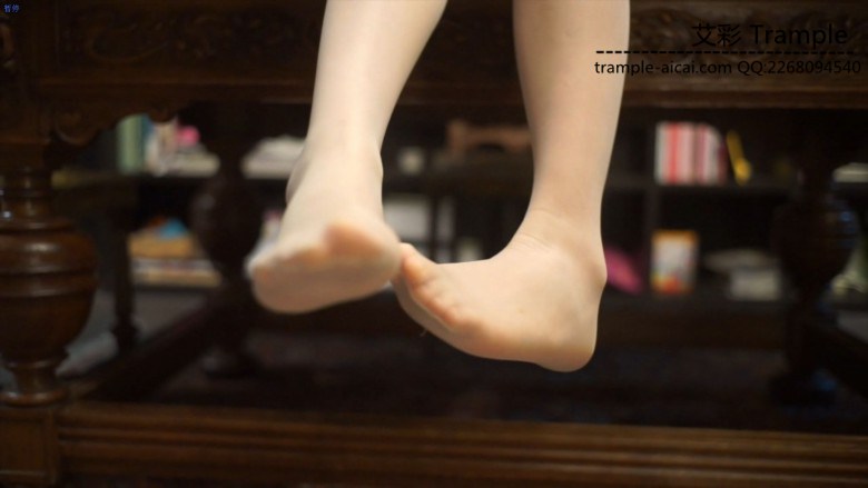 唯美中筒袜白丝裙子