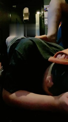 【白柔】KTV里面蹂躏废物狗