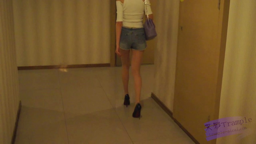 女警惩罚调教偷丝袜贼-长片高清