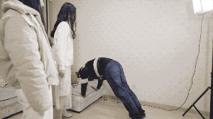 南一初九暴力踢踹