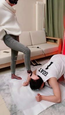 【韩美人】黑丝高跟恋足调 bf19695