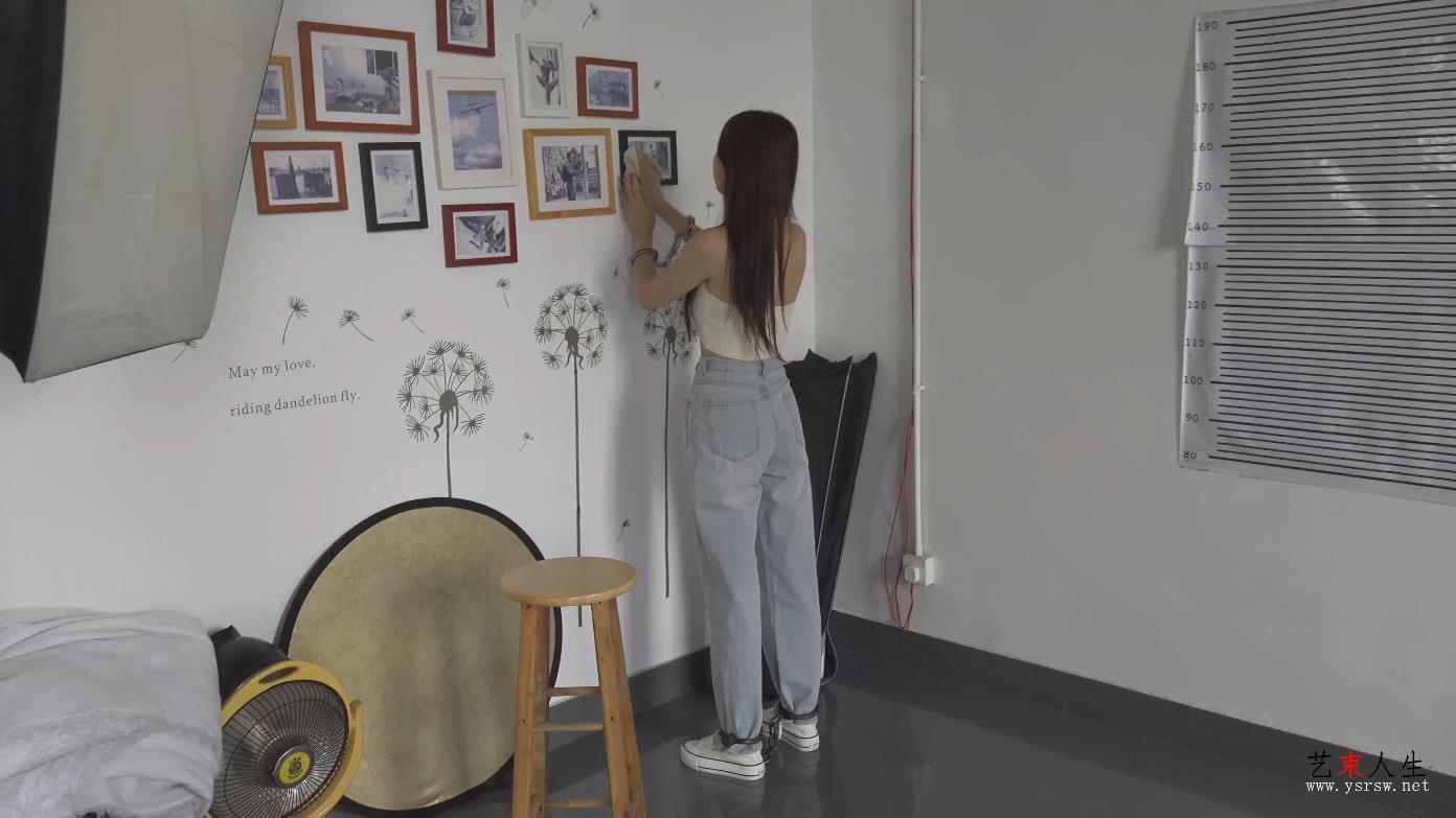 【艺束人生】2022_36期视频  楚楚戴着镣铐做家务体验