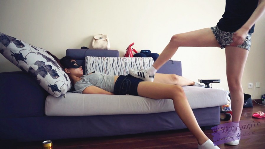 『小妮女女』校花迷药收拾学霸