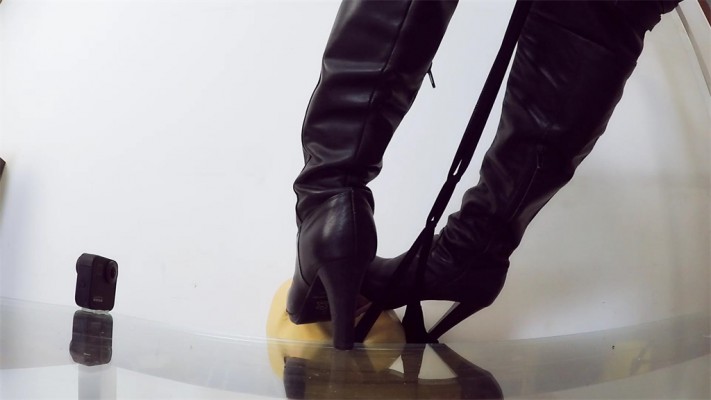 【婧児小主】墙脸系列2 皮靴白袜肉丝高跟轮番践踏玩你受得了么？奴视角YC-220225-3