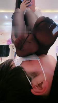 【罗宾】黑丝裸足踩狗脸 bf21663_HD绳艺资源