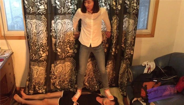 素人髒耐克玩踩女m！